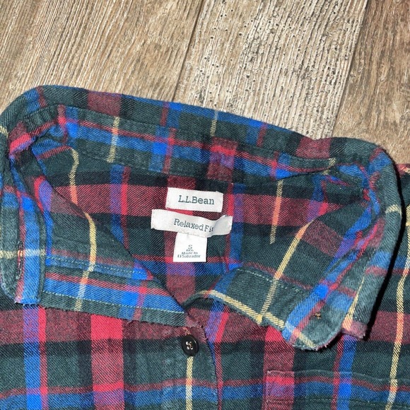 L.L. Bean Scotch Plaid Flannel Relaxed Fit Women’s Small Cotton Button Down - Picture 3 of 7